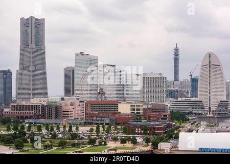 Yokohama, Giappone 16 luglio 2016 - Vista di Yokohama, Giappone dal ponte della nave da crociera Diamond Princess. Foto Stock