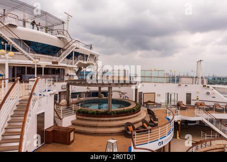 Yokohama, Giappone 16 luglio 2016 - estremità tranquilla della nave da crociera Diamond Princess. Foto Stock