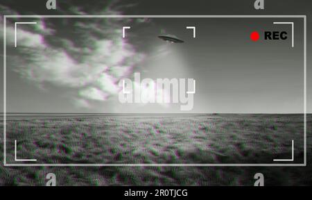 UFO, alieno e mirino su un display fotocamera per registrare un disco volante nel cielo sopra l'area 51. Videocamera, avvistamento e cospirazione con una navicella spaziale Foto Stock
