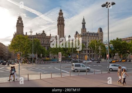 Barcellona, Spagna - 08 2018 giugno: Ufficio postale a Plaza d'Antonio López nel tardo pomeriggio. Foto Stock