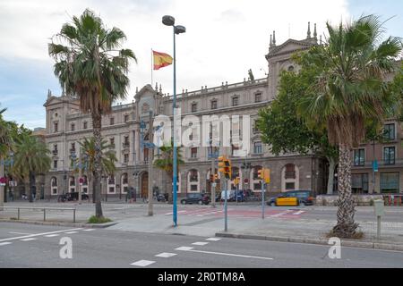 Barcellona, Spagna - Giugno 08 2018: Facciata dell'edificio del generale Capitaincy sul Paseo de Colón di fronte a Port Vell. Foto Stock