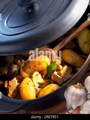 Carni bovine e stufato di patate Foto Stock