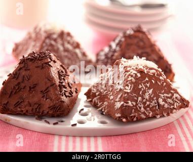 piramidi di pere e biscotti al cioccolato Foto Stock