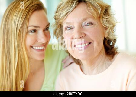 Tempo di qualità con mia figlia. Una madre e una figlia che si godono un po 'di tempo di qualità insieme. Foto Stock