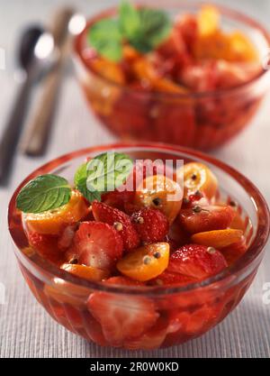 La fragola e kumquat zuppa Foto Stock