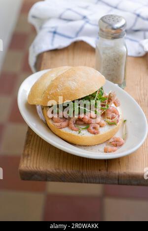 Gamberetti e sandwich di crescione Foto Stock