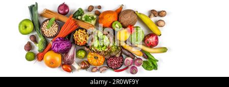 Frutta, verdura, fagioli, pasta, funghi e noci per la dieta vegana Foto Stock