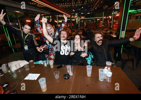 Zagabria, Croazia. 10th maggio, 2023. I membri del gruppo musicale Let3 festeggiano la vittoria della prima semifinale Eurovision e le qualificazioni nelle finali di Liverpool, Inghilterra, il 10 maggio 2023. Foto: Sanjin Strukic/PIXSELL Credit: Pixsell/Alamy Live News Foto Stock