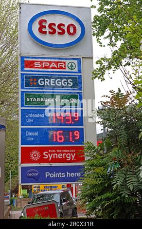 Esso EG Causeway stazione di rifornimento - Spar, Greggs, Starbucks, Nectar Wilderspool, Warrington, Cheshire, Inghilterra, Regno Unito, WA4 6QE Foto Stock