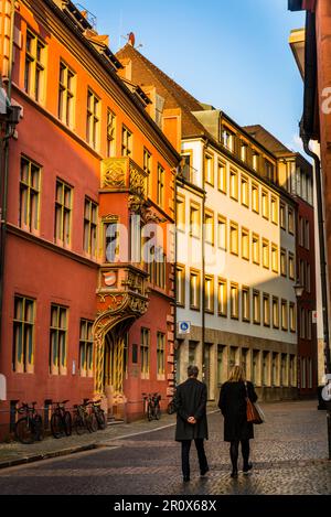 Haus zum Walfisch, la Casa delle balene è una casa borghese tardo gotica, Città Vecchia, Friburgo in Breisgau, Baden-Württemberg, Germania Foto Stock