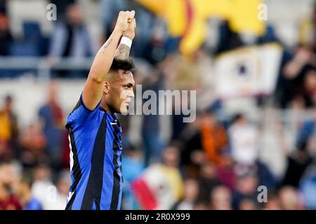 Lautaro Martinez del FC Internazionale celebra la vittoria durante la Serie A match tra Roma e FC Internazionale allo Stadio Olimpico di Roma, il 6 maggio 2023. Foto di Giuseppe Maffia. Foto Stock