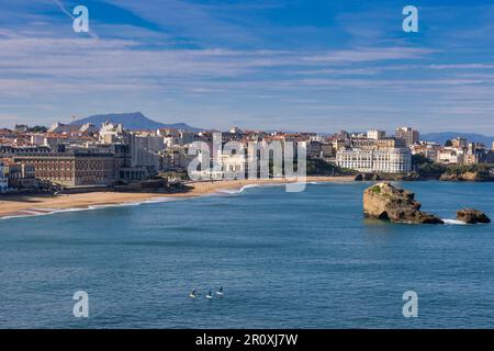 La Grande Plage et la plage Miramar a Biarritz, Paesi Baschi francesi, Pirenei Atlantici, Francia Foto Stock