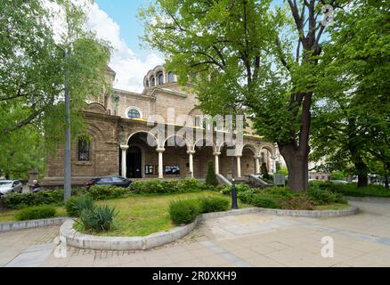Sofia, Bulgaria. Maggio 2023. Vista esterna della Cattedrale ortodossa di Santa Domenica nel centro della città Foto Stock