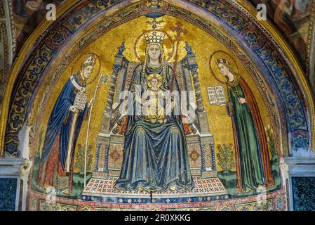 Mosaico della Basilica di Santa Mario del Principio nel Duomo o Cattedrale dell'Assunzione di Maria). Cattedrale Italyin di Napoli. Napoli, Italia Foto Stock