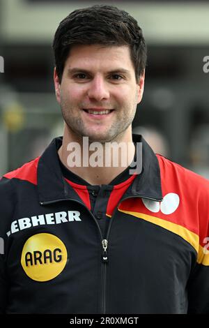 Duesseldorf, Germania. 10th maggio, 2023. Dimitrij Ovtcharov ride nella fotocamera. Il Campionato Mondiale individuale 2023 si terrà a Durban, in Sud Africa, dal 20 al 28 maggio. Credit: Federico Gambarini/dpa/Alamy Live News Foto Stock