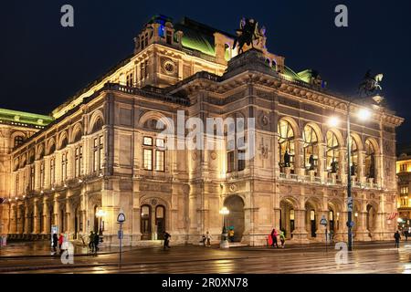 Il Teatro dell'Opera di Vienna è uno dei teatri d'opera più famosi e prestigiosi al mondo. Foto Stock