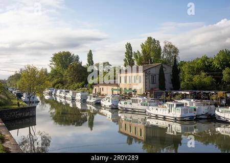 Noleggio barche nel porto di Bram, Canal du Midi, Francia Foto Stock