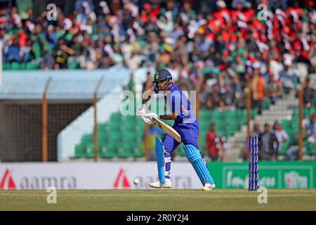 Ishan Kishan durante la terza partita Internazionale di un giorno (ODI) del Bangladesh-India allo Stadio Zahur Ahmed Chowdhury, Sagorika, Chattograme, Bangladesh. Foto Stock