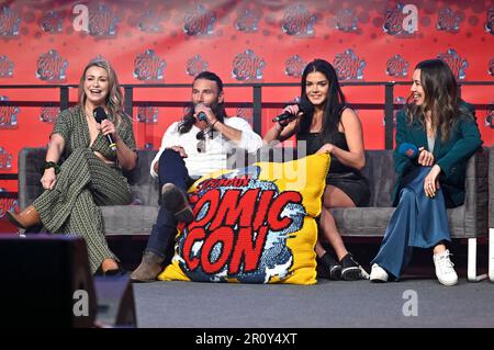 Chelsey Reist, Zach McGowan, Luisa d'Oliveira und Marie Avgeropoulos auf der German Comic con edizione primaverile in der Messe Dortmund. Dortmund, 06.05.2023 Foto Stock