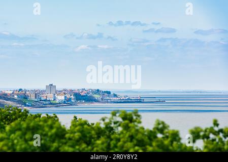 Herne Bay nel Kent, Inghilterra vista dal percorso costiero tra Reculver e Herne Bay Foto Stock