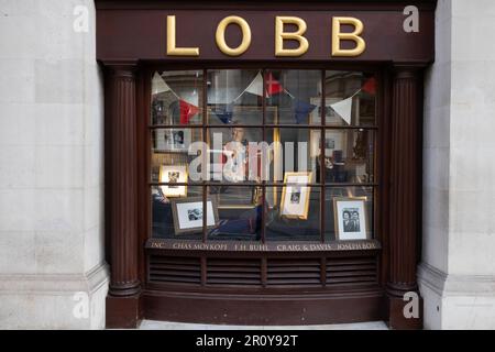 Esposizione della finestra di Re Carlo III ai calzolai su misura John Lobb. Fondata nel 1849, St James's, Londra, Inghilterra, Regno Unito Foto Stock