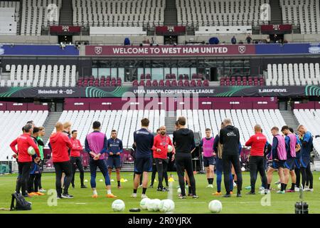 LONDRA - 10/05/2023, AZ giocatori durante la sessione di allenamento in vista della semifinale della Conference League contro il West Ham United al London Stadium il 10 maggio 2023 a Londra, Inghilterra. ANP ED VAN DE POL Foto Stock