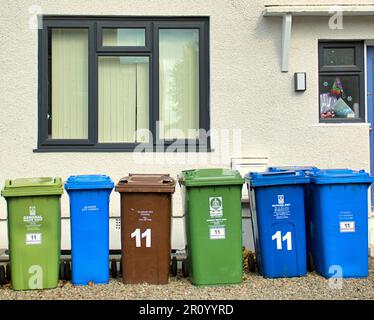 Glasgow, Scozia, Regno Unito 10th maggio 2023. Tempo nel Regno Unito: Soleggiato nel centro della città ha visto la gente del posto prendere per le strade per godersi la vita cittadina. Bin giorno all'estremo. Credit Gerard Ferry/Alamy Live News Foto Stock