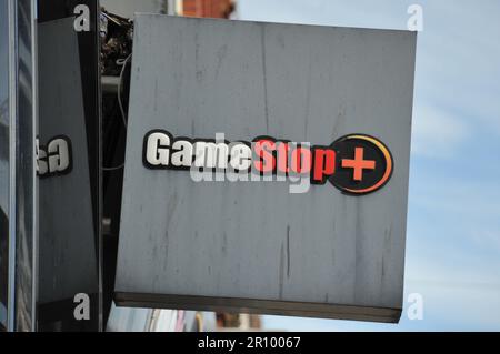 Limerick City, Irlanda. 9th maggio, 2023. Il rivenditore di videogiochi GameStop ha annunciato la chiusura di tutti i suoi negozi irlandesi. Credit: Karlis Dzjamko/ Alamy Live News Foto Stock