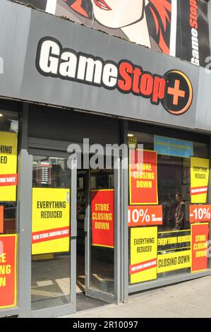 Limerick City, Irlanda. 9th maggio, 2023. Il rivenditore di videogiochi GameStop ha annunciato la chiusura di tutti i suoi negozi irlandesi. Credit: Karlis Dzjamko/ Alamy Live News Foto Stock