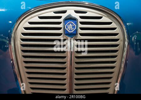 Sparkford.Somerset.United Kingdom.March 26th 2023.Close up del marchio RAC su un pulmino Austin A35 RAC a partire dal 1960 presso l'Haynes Motor Museum di Somerset Foto Stock