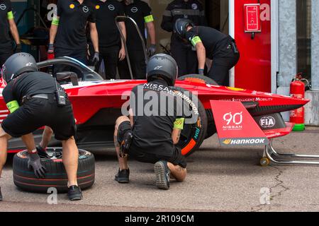 Monaco, Monaco. 06th maggio, 2023. Norman NATO (Nissan Formula e team) si ferma al suo stand per cambiare le gomme. Il vincitore dell'edizione 6th del FIA ABB Formula e World Championship è stato Nick Cassidy dell'Envision Racing Team. Fu il suo secondo trionfo consecutivo nella sua carriera. (Foto di Laurent Coust/SOPA Images/Sipa USA) Credit: Sipa USA/Alamy Live News Foto Stock