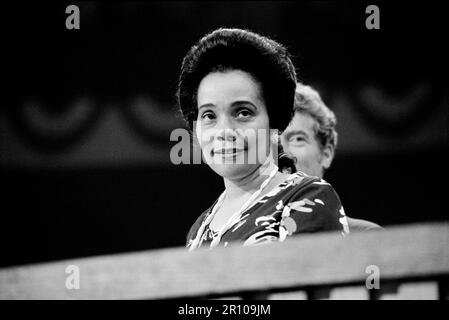 TITOLO: [Coretta Scott King alla Convention Nazionale Democratica di New York]..NUMERO DI CHIAMATA: LC-U9- 32953-11 [P&P]..NUMERO DI RIPRODUZIONE: LC-DIG-ppmsca-09731 (file digitale da negativo originale).Nessuna restrizione nota sulla pubblicazione...MEDIA: 1 negativo : film...CREATO/PUBBLICATO: 1976 lug. 13...CREATORE:..Leffler, Warren K., fotografo. Foto Stock