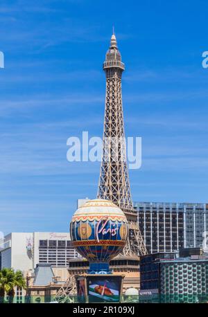 Eiffel Tower Replica e Paris Las Vegas Hotel and Casino a Las Vegas, Nevada. Foto Stock