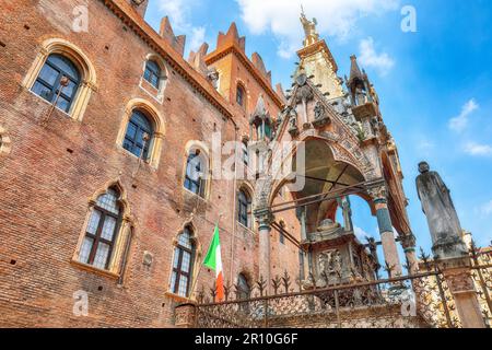 Splendida vista sulla Basilica di Santa Anastasia chiesa cattolica di ordine domenicano in Piazza Santa Anastasia a Verona. Località: Verona, Veneto Foto Stock