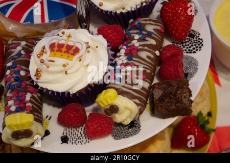 Foto di Re incoronazione tradizionale tè pomeridiano britannico Foto Stock