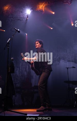 BARCELLONA - MAR 30: Vance Joy (indie pop music band australiana) si esibisce sul palco al Razzmatazz il 30 marzo 2023 a Barcellona, Spagna. Foto Stock