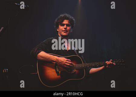 BARCELLONA - MAR 30: Vance Joy (indie pop music band australiana) si esibisce sul palco al Razzmatazz il 30 marzo 2023 a Barcellona, Spagna. Foto Stock