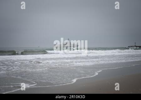 USS Gabrielle Giffords (LCS 10) arriva a NSWC PHD il 24 aprile. (STATI UNITI Foto Navy di Eric Parsons/rilasciata) Foto Stock