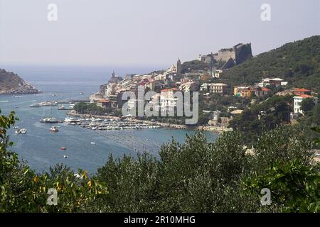 Portovenere, Porto Venere, Italia, Italia, Italia; Golfo dei Poeti; veduta generale della città e della baia; Gesamtansicht der Stadt und der Bucht Foto Stock