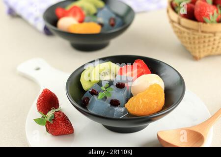 Anmitsu, dessert giapponese classico che include gelatina di Agar, fagiolo di lettura bollito e frutta Foto Stock