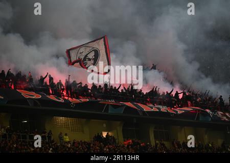 Tifosi (Milano) durante la partita UEFA 'Champions League 2022 2023 tra Milano 0-2 Inter allo Stadio Giuseppe Meazza il 10 maggio 2023 a Milano. Credit: Maurizio Borsari/AFLO/Alamy Live News Foto Stock