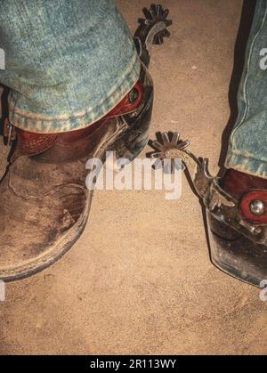 Gli spurs del bagagliaio sono attrezzi essenziali per i cowboy di funzionamento in Texas Foto Stock