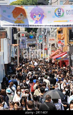 Takeshita dori, uno dei famosi viali di tokyo durante la settimana d'oro Foto Stock