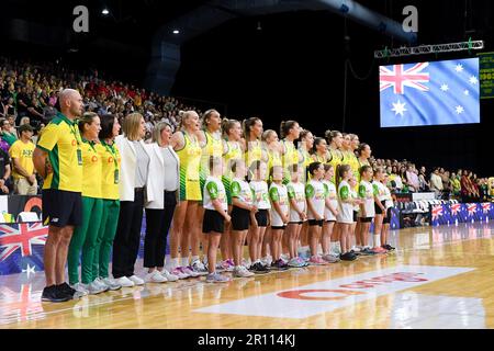 Newcastle, Australia, 26 ottobre 2022. L'Australia è l'inno nazionale durante la partita internazionale di Netball tra Australia e Inghilterra il 26 ottobre 2022 al Newcastle Entertainment Centre di Newcastle, Australia. Credit: Steven Markham/Speed Media/Alamy Live News Foto Stock