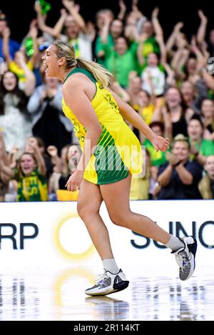 Newcastle, Australia, 26 ottobre 2022. Donnell Wallam of the Australia Diamonds festeggia il gol vincente durante il Netball International Match tra Australia e Inghilterra il 26 ottobre 2022 al Newcastle Entertainment Centre di Newcastle, Australia. Credit: Steven Markham/Speed Media/Alamy Live News Foto Stock