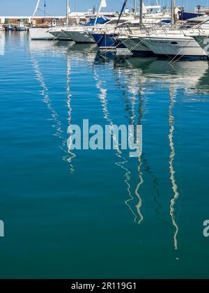 MARBELLA, ANDALUCIA/SPAGNA - 4 MAGGIO : Barche nel porto turistico di Marbella Spagna il 4 maggio 2014 Foto Stock