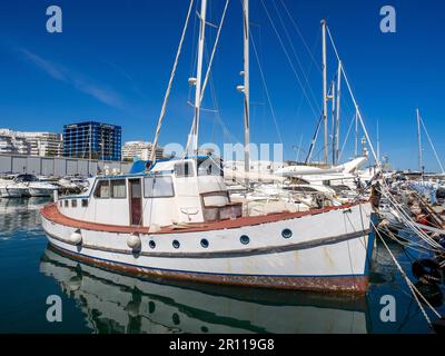 MARBELLA, ANDALUCIA/SPAGNA - 4 MAGGIO : Barche nel porto turistico di Marbella Spagna il 4 maggio 2014 Foto Stock