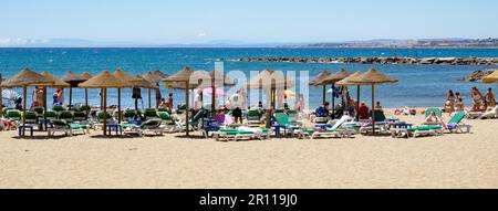 MARBELLA, ANDALUCIA, SPAGNA - MAGGIO 4 : Vista della spiaggia di Marbella Spagna il 4 Maggio 2014. Persone non identificate Foto Stock
