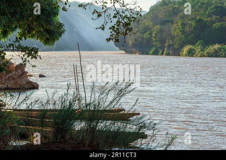 Fiume Mananbolo, Tsingy de Bemaraha, Bekopaka, Provincia di Majunga, Madagascar Foto Stock