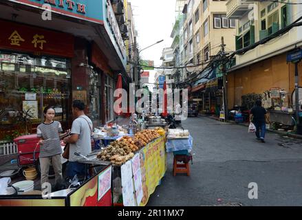 Venditori di Street Food a Chinatown, Bangkok, Thailandia. Foto Stock